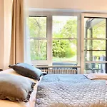 Design Studio Am See Mit Terrasse, Garten, 40M Vom See - Snug Stays 2 *