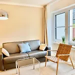 Apartment Design Am Mit Terrasse, Garten, 40m Vom - Snug 2 *