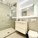 Apartman Design Studio Am See Mit Terrasse, Garten, 40M Vom See - Snug Stays 2